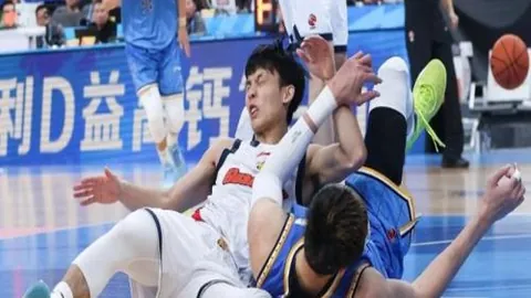 李霄鹏迎强援力保级，新星加盟受瞩目 或成泰山队制胜法宝